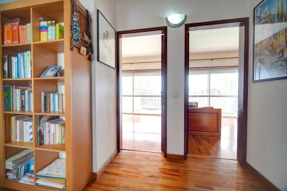Apartamento T2 para Venda em Carcavelos e Parede