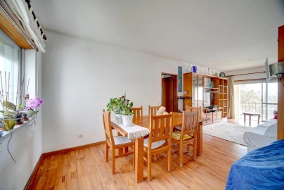 Apartamento T2 para Venda em Carcavelos e Parede