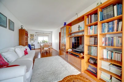 Apartamento T2 para Venda em Carcavelos e Parede
