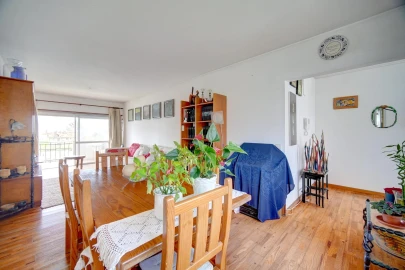 Apartamento T2 para Venda em Carcavelos e Parede