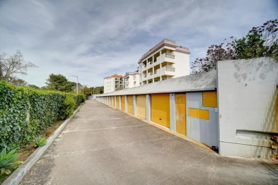 Apartamento T2 para Venda em Carcavelos e Parede