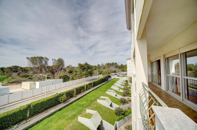 Apartamento T2 para Venda em Carcavelos e Parede Foto 25