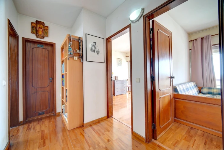 Apartamento T2 para Venda em Carcavelos e Parede Foto 8