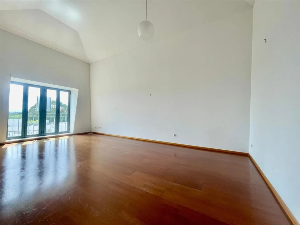 Apartamento T3 para Venda em Oliveira do Douro Foto 3