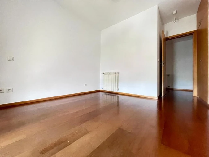 Apartamento T3 para Venda em Oliveira do Douro Foto 11