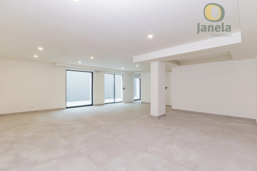 Moradia T4 para Venda em Montenegro Foto 33