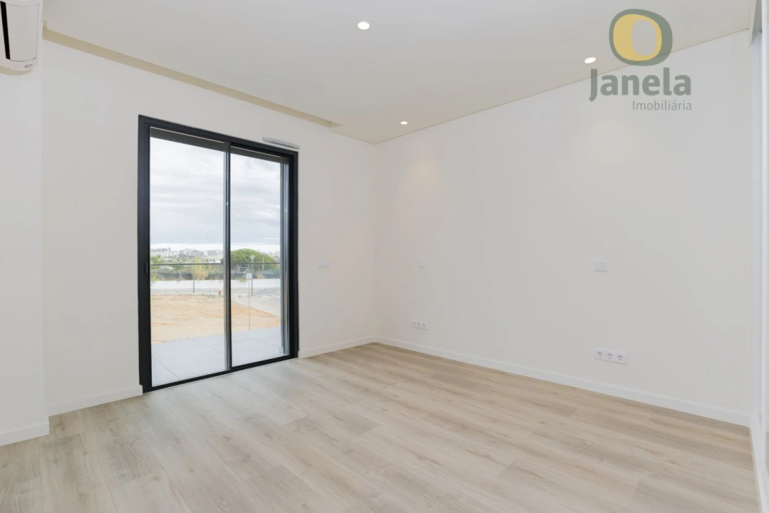 Moradia T4 para Venda em Montenegro Foto 40