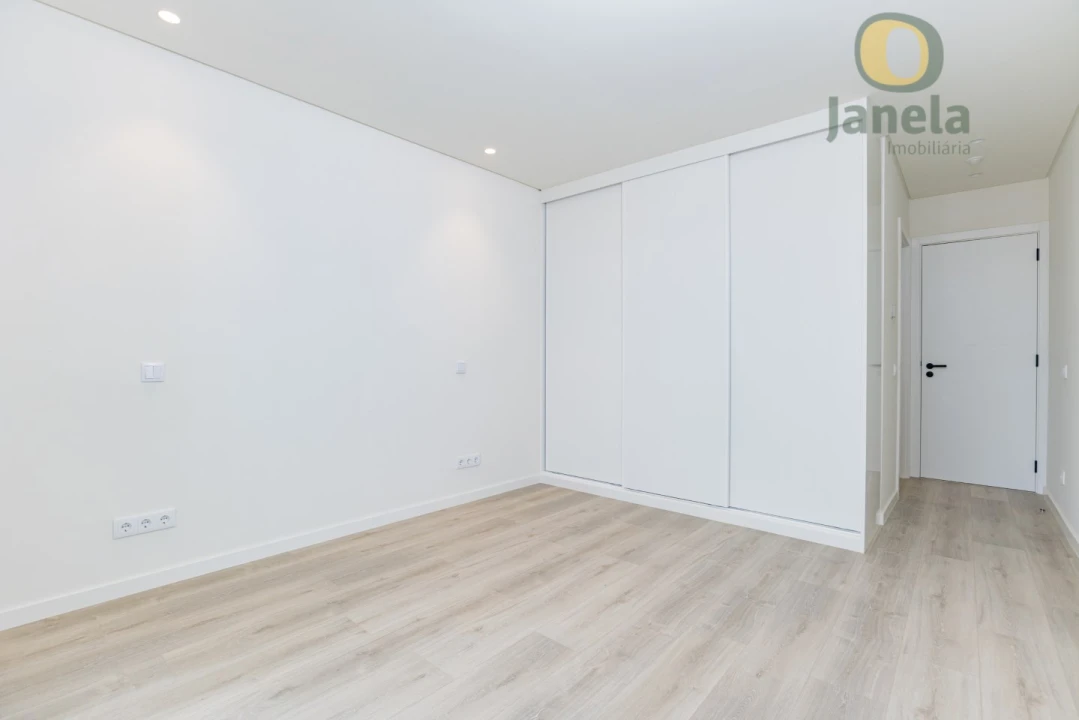 Moradia T4 para Venda em Montenegro Foto 42