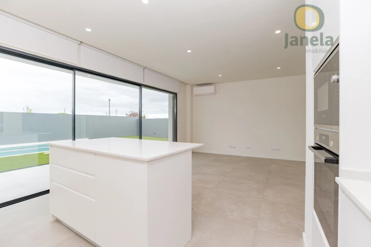 Moradia T4 para Venda em Montenegro Foto 11