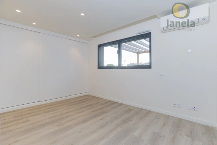 Moradia T4 para Venda em Montenegro Foto 30