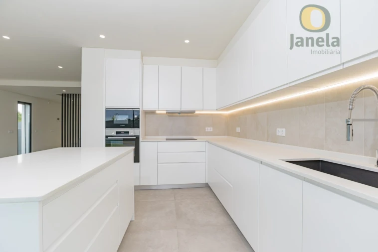 Moradia T4 para Venda em Montenegro Foto 45