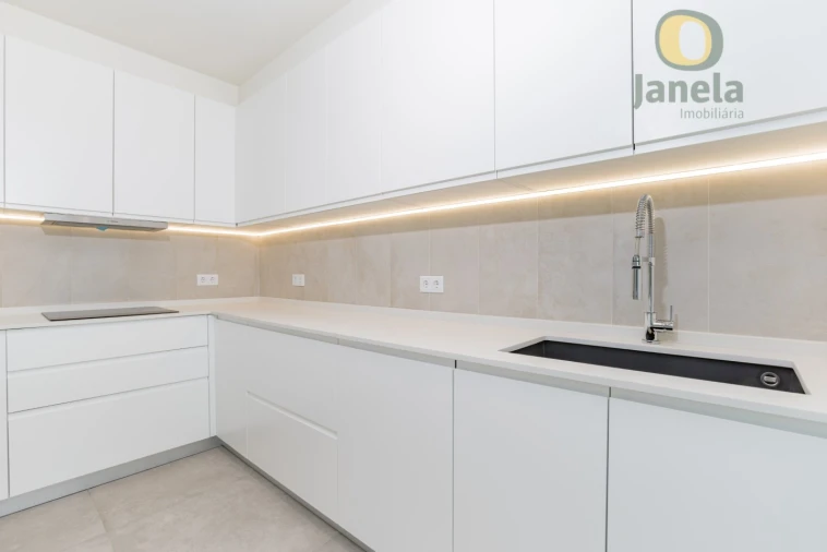 Moradia T4 para Venda em Montenegro Foto 48