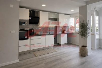 Apartamento T2 para Venda em Oeiras e São Julião da Barra, Paço de Arcos e Caxias