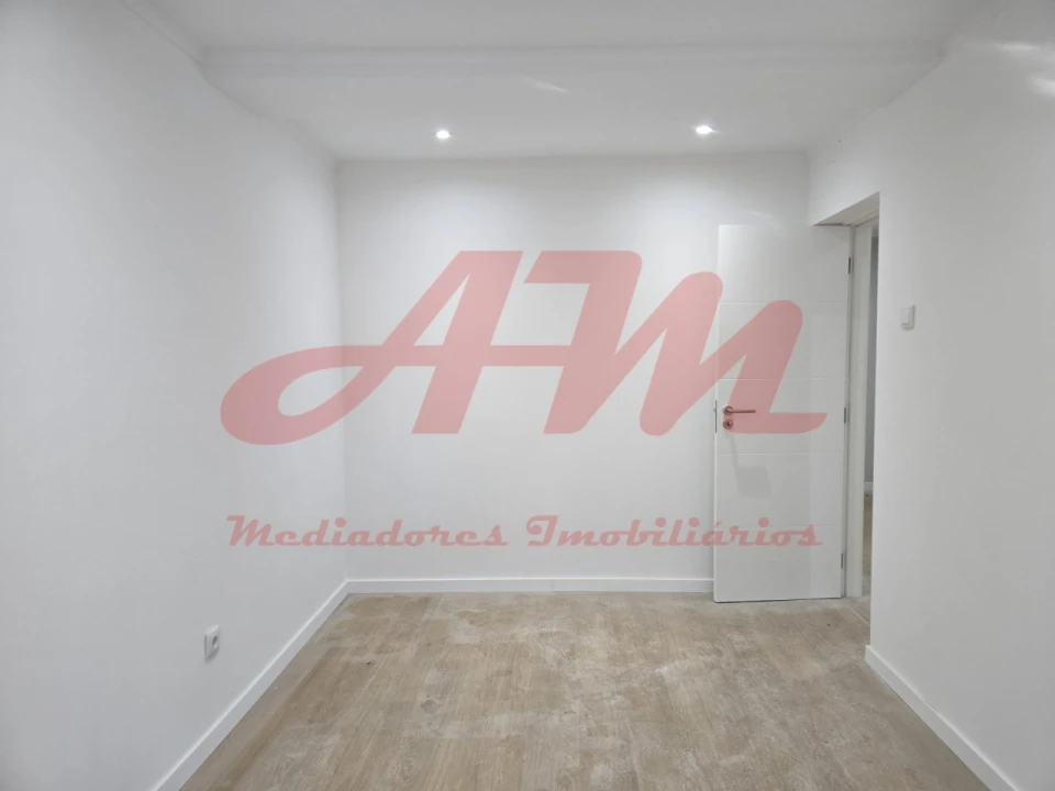 Apartamento T2 para Venda em Venteira Foto 12