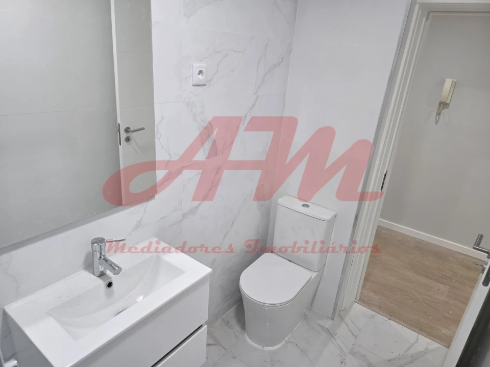 Apartamento T2 para Venda em Venteira Foto 21