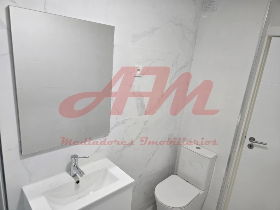 Apartamento T2 para Venda em Venteira Foto 22