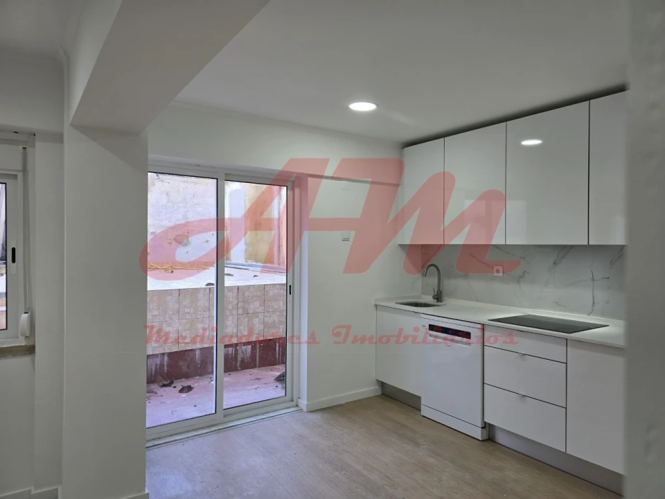 Apartamento T2 para Venda em Venteira Foto 11