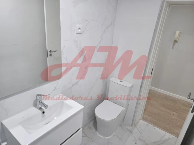 Apartamento T2 para Venda em Venteira Foto 21