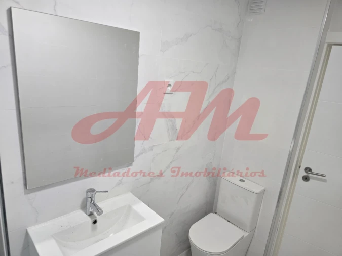 Apartamento T2 para Venda em Venteira Foto 22