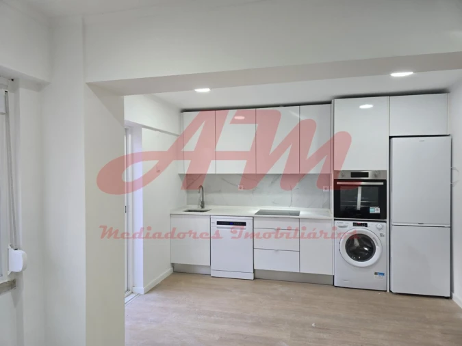 Apartamento T2 para Venda em Venteira Foto 6