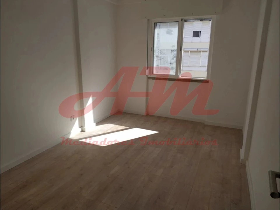 Apartamento T1 para Venda em Águas Livres Foto 5