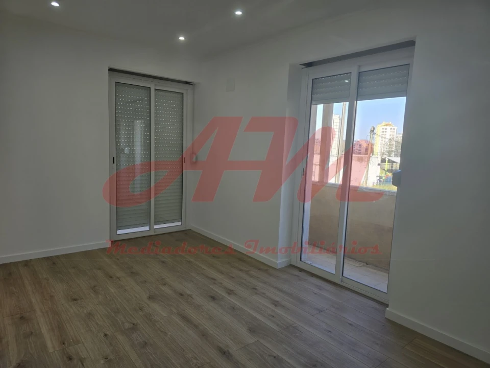 Apartamento T2 para Venda em Águas Livres Foto 4