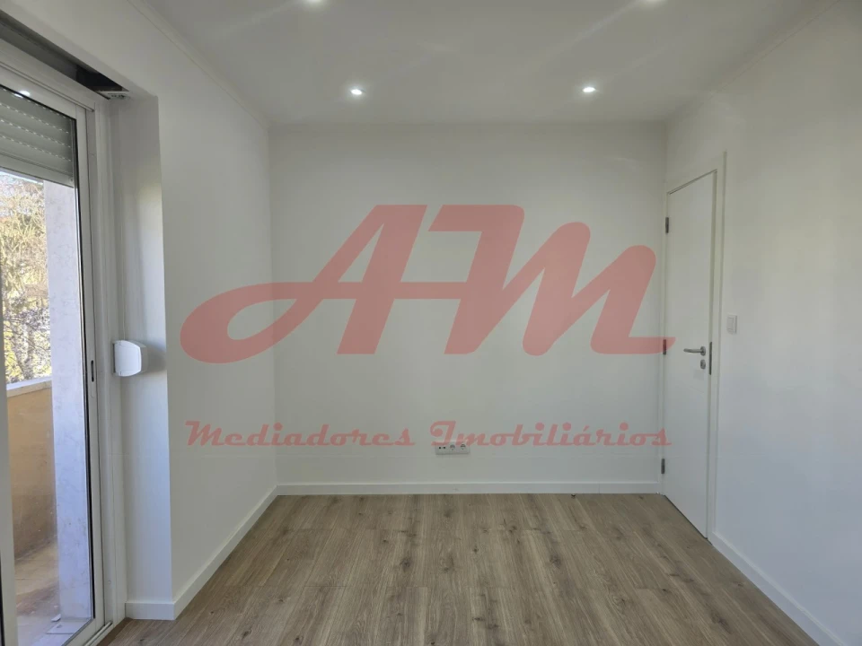 Apartamento T2 para Venda em Águas Livres Foto 16