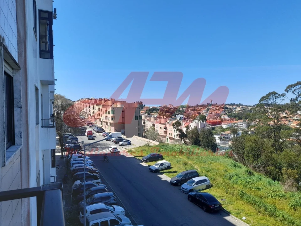 Apartamento T2 para Venda em Queluz e Belas Foto 1