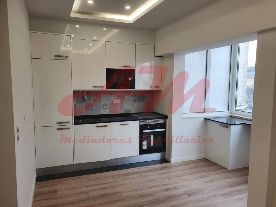 Apartamento T2 para Venda em Queluz e Belas Foto 2