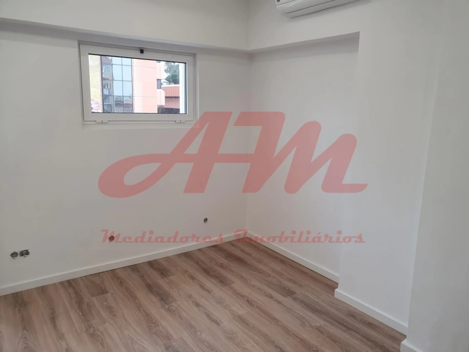 Apartamento T2 para Venda em Queluz e Belas Foto 8