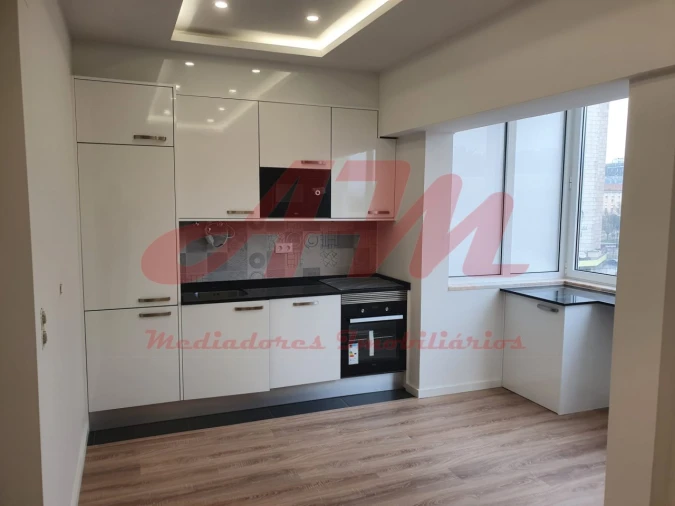 Apartamento T2 para Venda em Queluz e Belas Foto 2