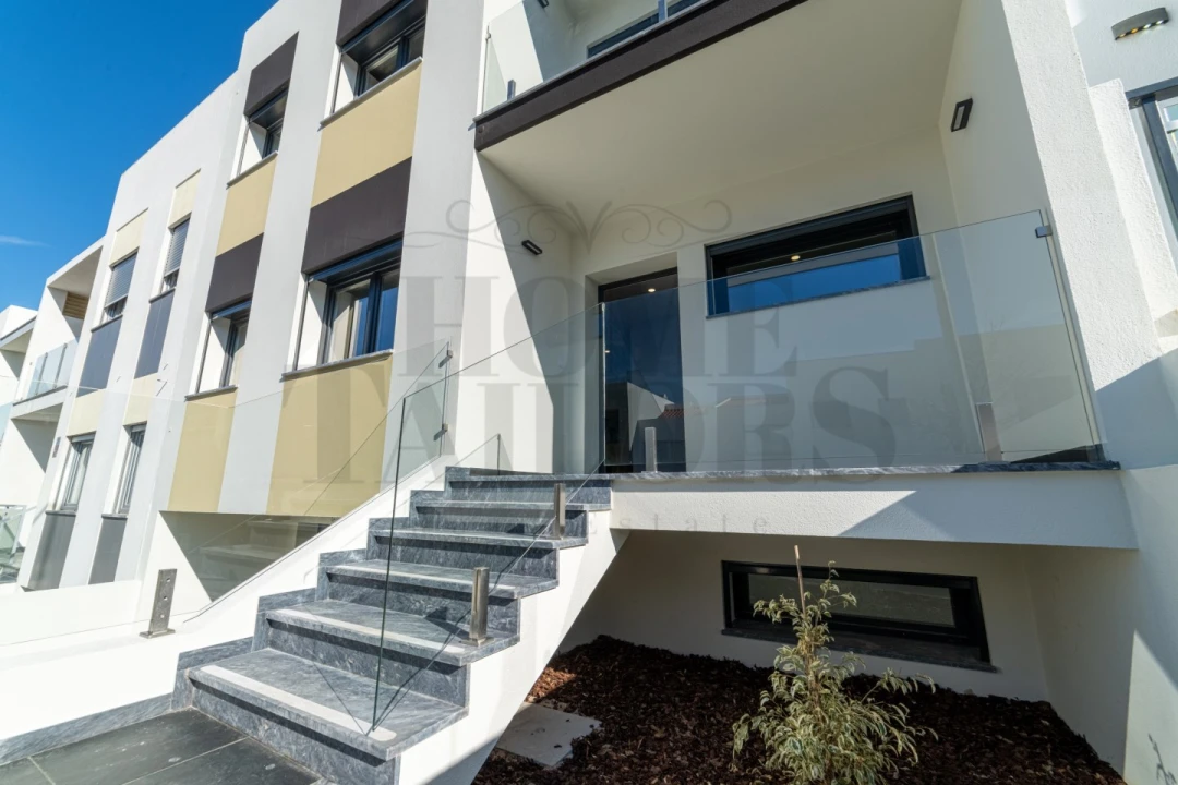 Moradia T3 para Venda em Ramada e Caneças Foto 28