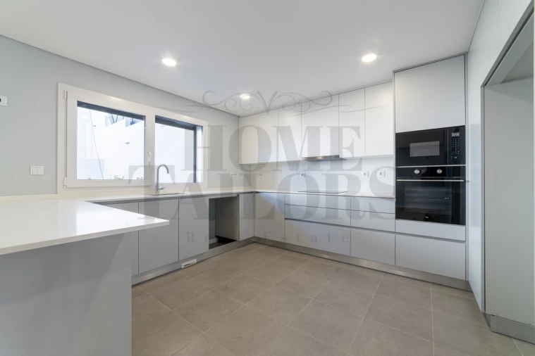 Moradia T3 para Venda em Ramada e Caneças Foto 8