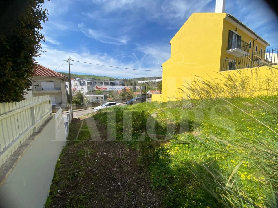 Terreno para Venda em Pontinha e Famões Foto 4