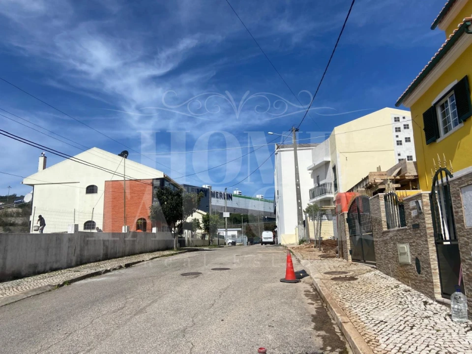 Terreno para Venda em Pontinha e Famões Foto 3