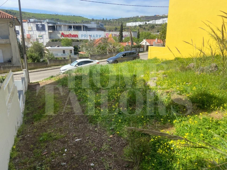 Terreno para Venda em Pontinha e Famões Foto 5