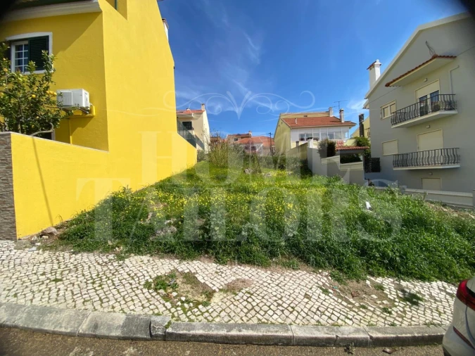 Terreno para Venda em Pontinha e Famões
