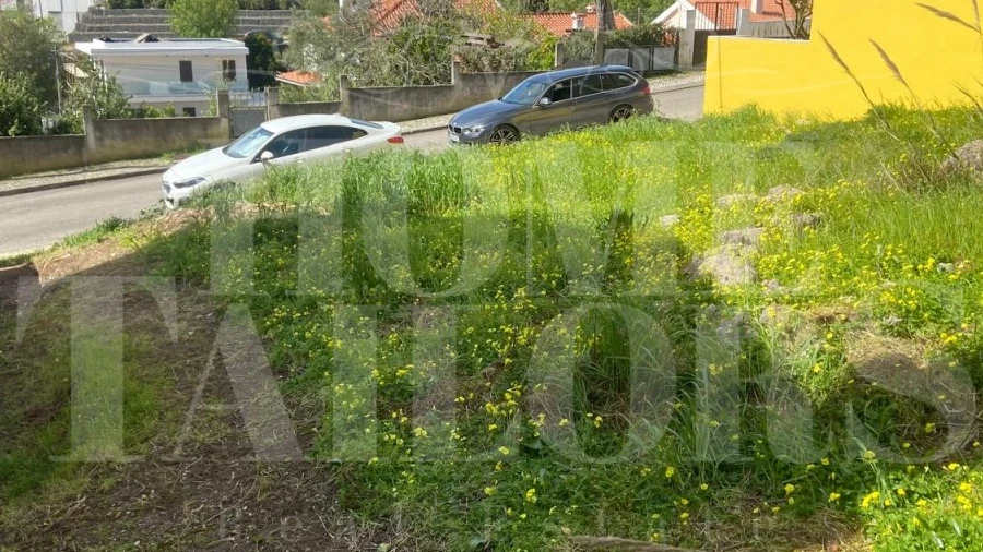 Terreno para Venda em Pontinha e Famões