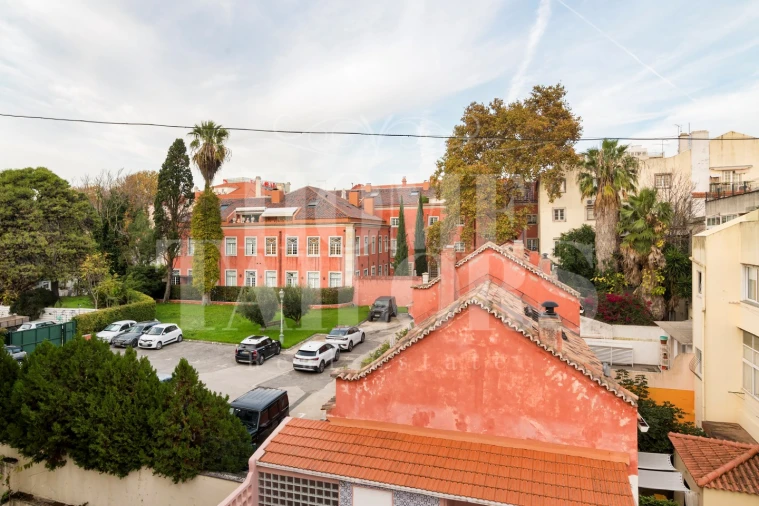 Apartamento T2 para Arrendamento em Santo António Foto 25