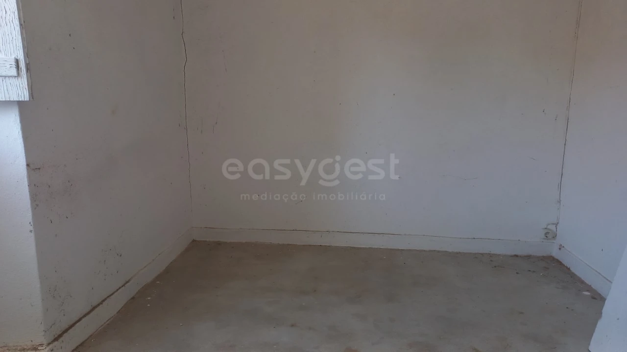 Moradia T3 para Venda em Almoster Foto 24