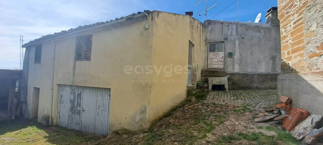 Moradia T2 para Venda em Açoreira Foto 1