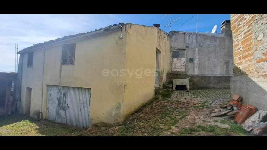 Moradia T2 para Venda em Açoreira