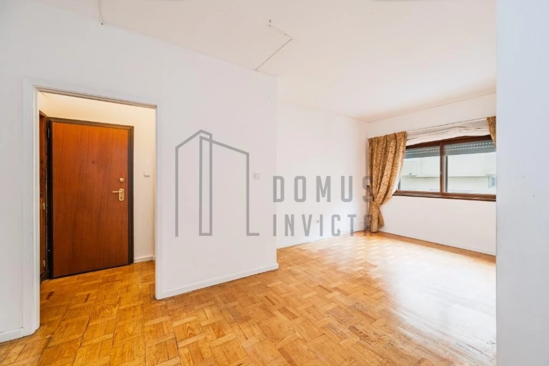 Apartamento T2 para Arrendamento em Aldoar, Foz do Douro e Nevogilde Foto 1