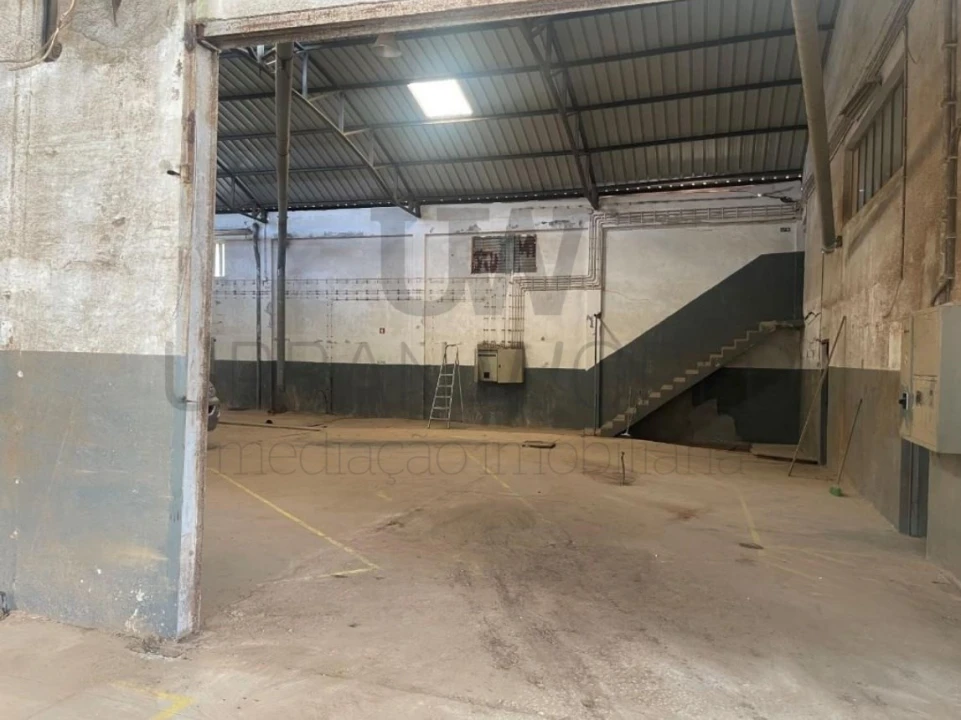 Armazém para Venda em Amiais de Baixo Foto 10