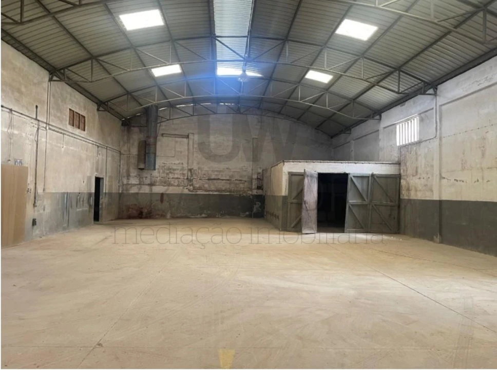 Armazém para Venda em Amiais de Baixo Foto 17