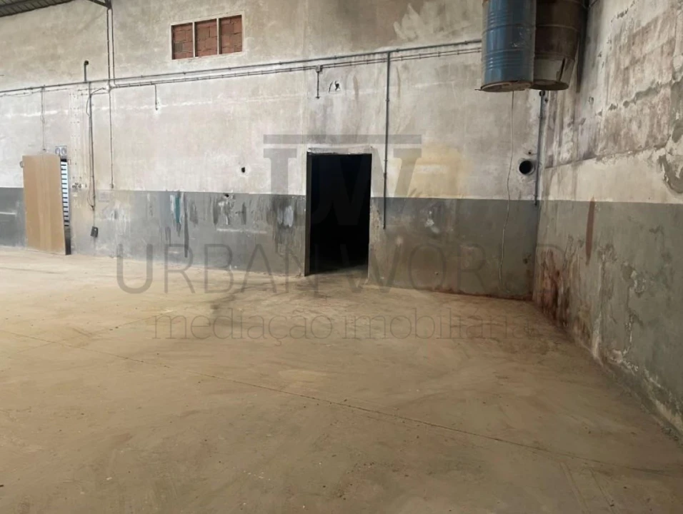 Armazém para Venda em Amiais de Baixo Foto 20