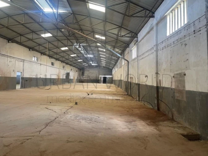 Armazém para Venda em Amiais de Baixo