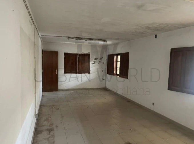 Armazém para Venda em Amiais de Baixo Foto 16