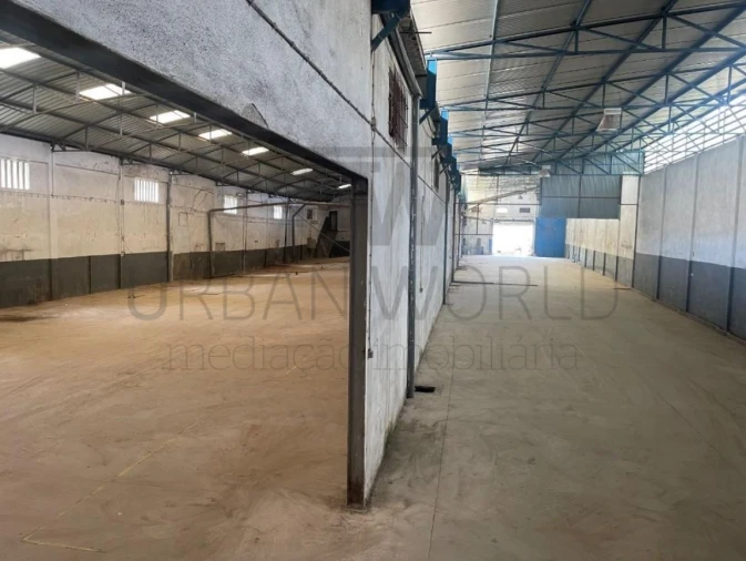 Armazém para Venda em Amiais de Baixo Foto 26