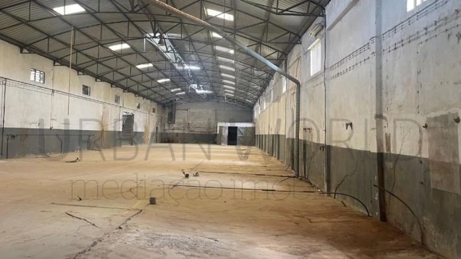 Armazém para Venda em Amiais de Baixo